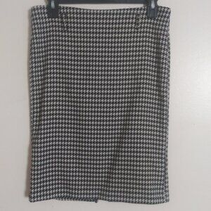 Be Cool Women's Black & White Houndstooth Pencil Skirt Size: Medium